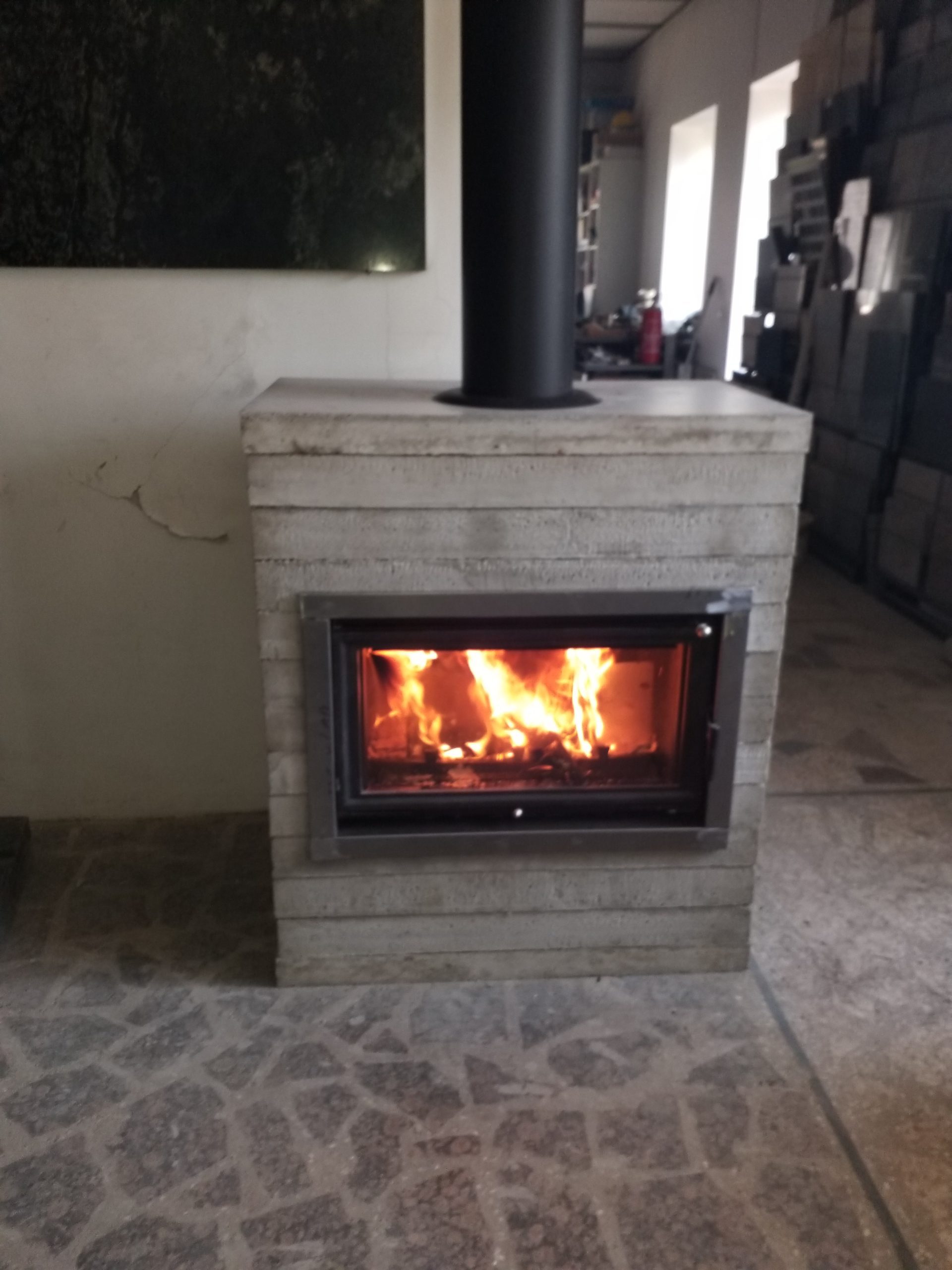 20230601_111540 HotBeton konvekcinis akumuliacinis modulinis židinys gaminamas iš karščiui atsparaus betono +ugniakuras Plamen (komplektas) - Image 1